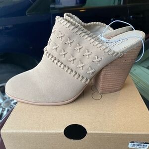 SOHO COBBLER Suede Bone Closed Toe Mule Heels Stitching Chunky Women's Size 8